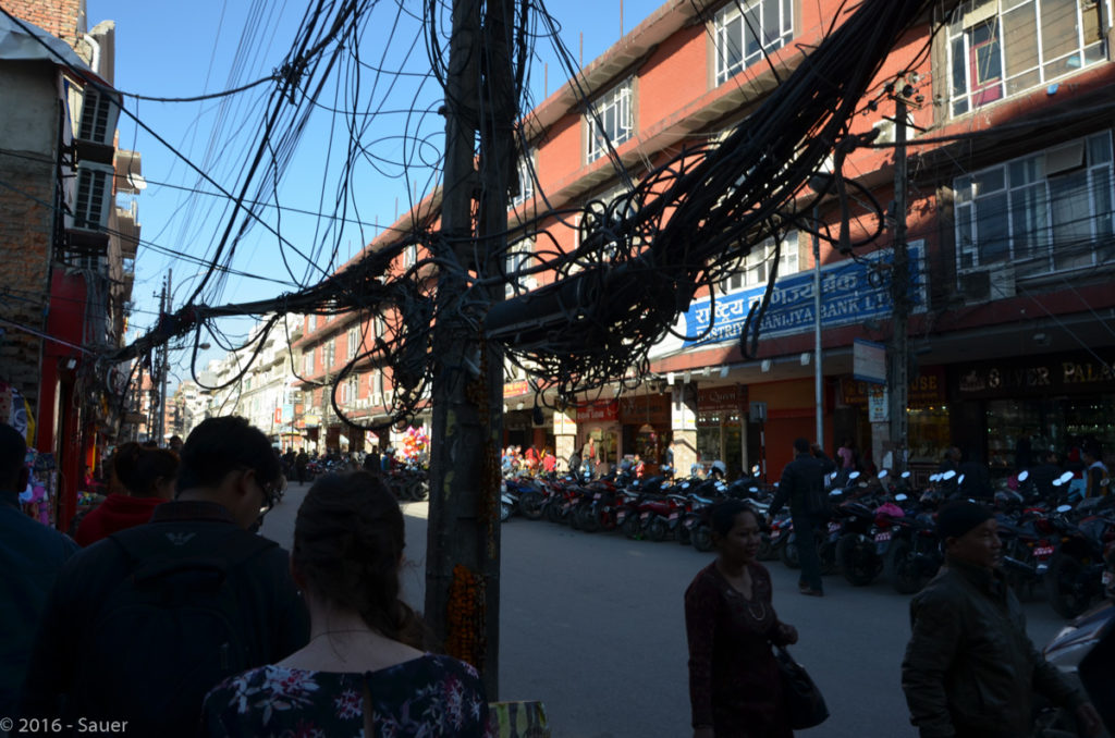 Stromkabel-Gewirr in Kathmandu