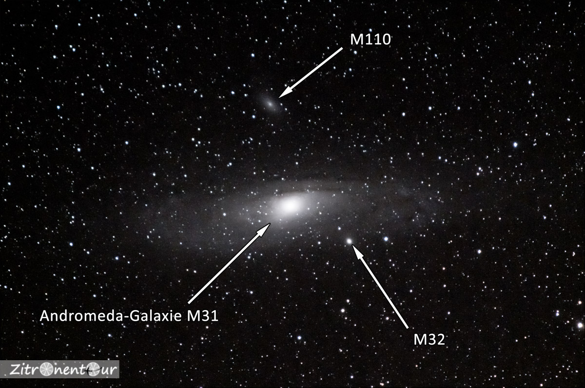 Deep Space Aufnahme unserer Nachbargalaxie Andromeda M 31 mit Ihren beiden kleineren Begleitern M 110 und M 32.