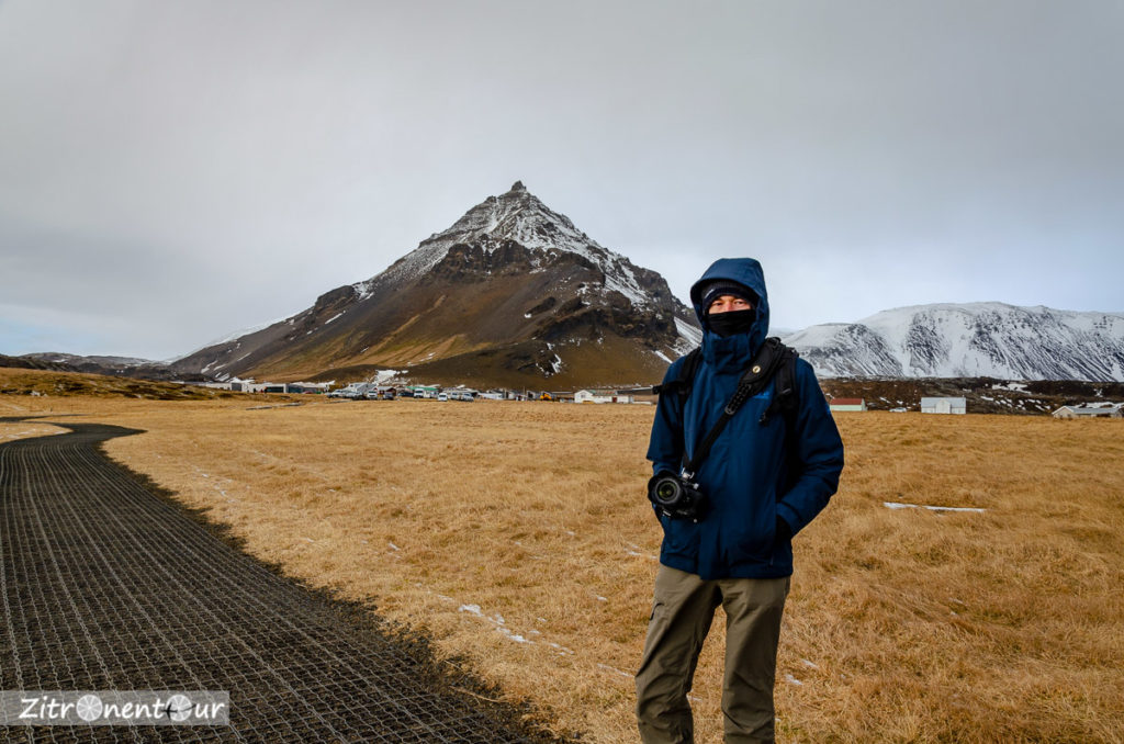 Sebastian von Zitronentour vor dem Vulkan Stapafell in Arnarstapi
