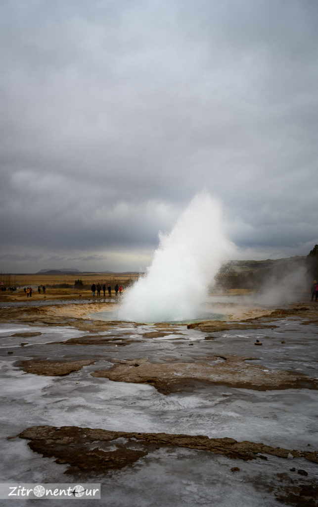 Geysir Strokkur beim Ausbrechen