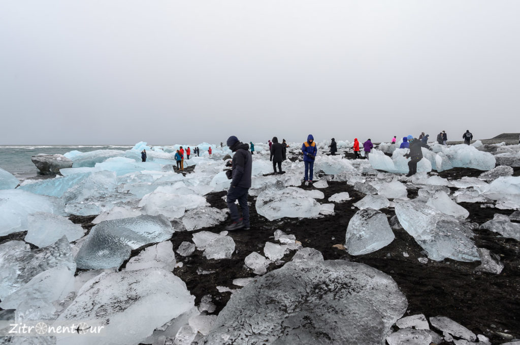 Eisberge und Touristen am Diamond Beach