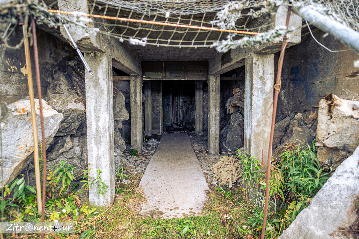 Eingang großer Bunker