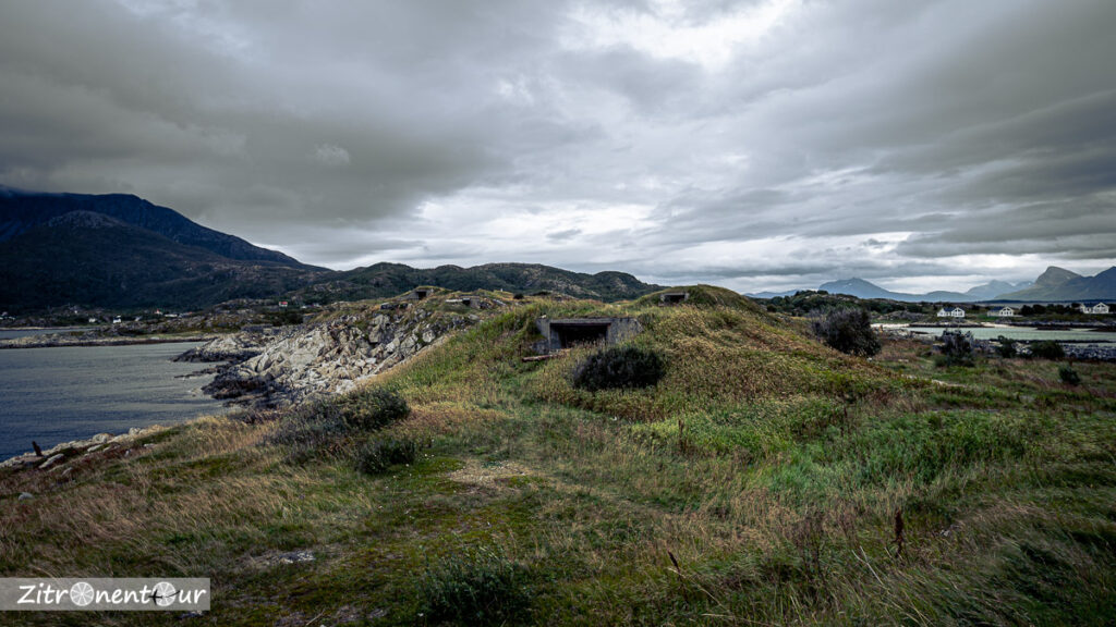 Blick über Skrolsvik Fort Richtung Festland